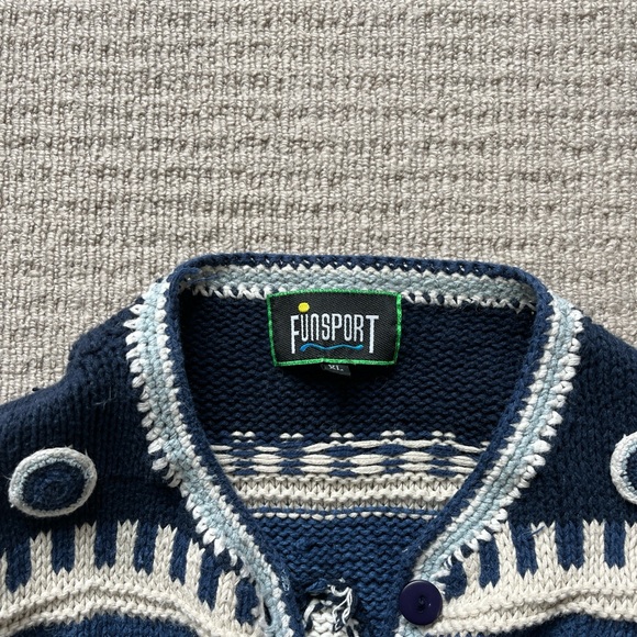 Vintage oversized embroidered grandmacore knit cardigan - Picture 4 of 4